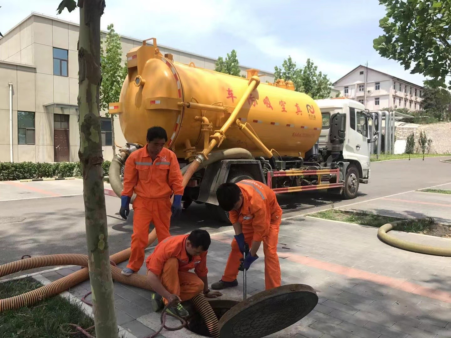 延庆化粪池清理与5-8吨吸粪车施工效率分析